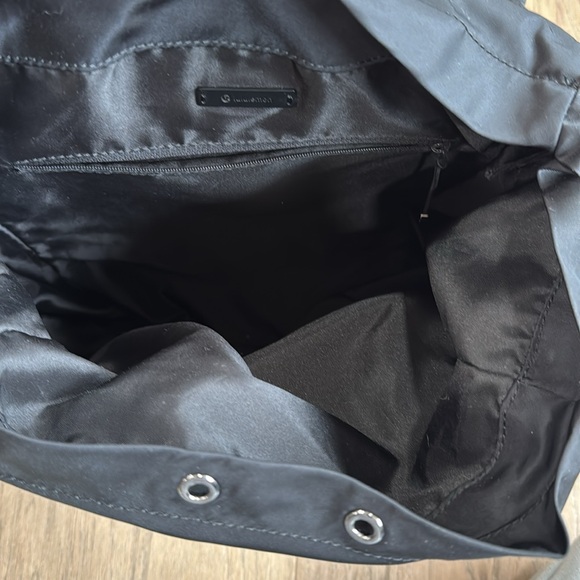 EUC Lululemon On My Level Rucksack Black - Picture 11 of 11
